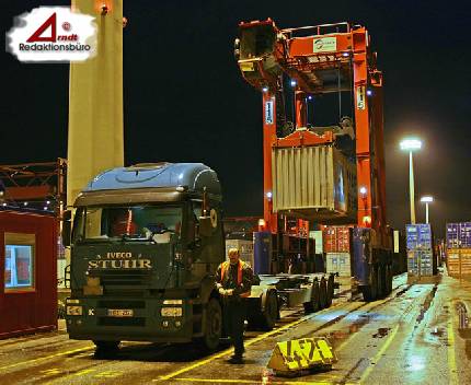 Container Crane - Thumbnail 1