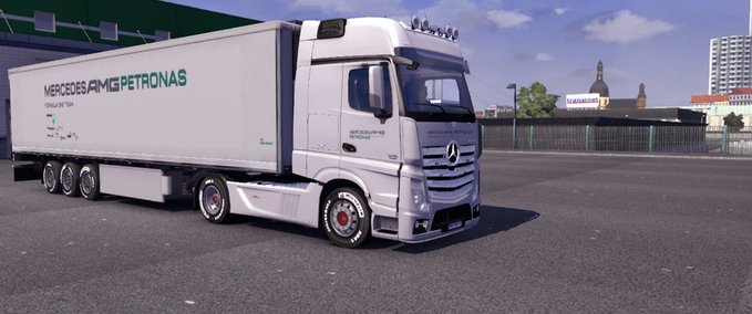 Skins Mercedes Petronas F1 Team und Trailer Eurotruck Simulator mod