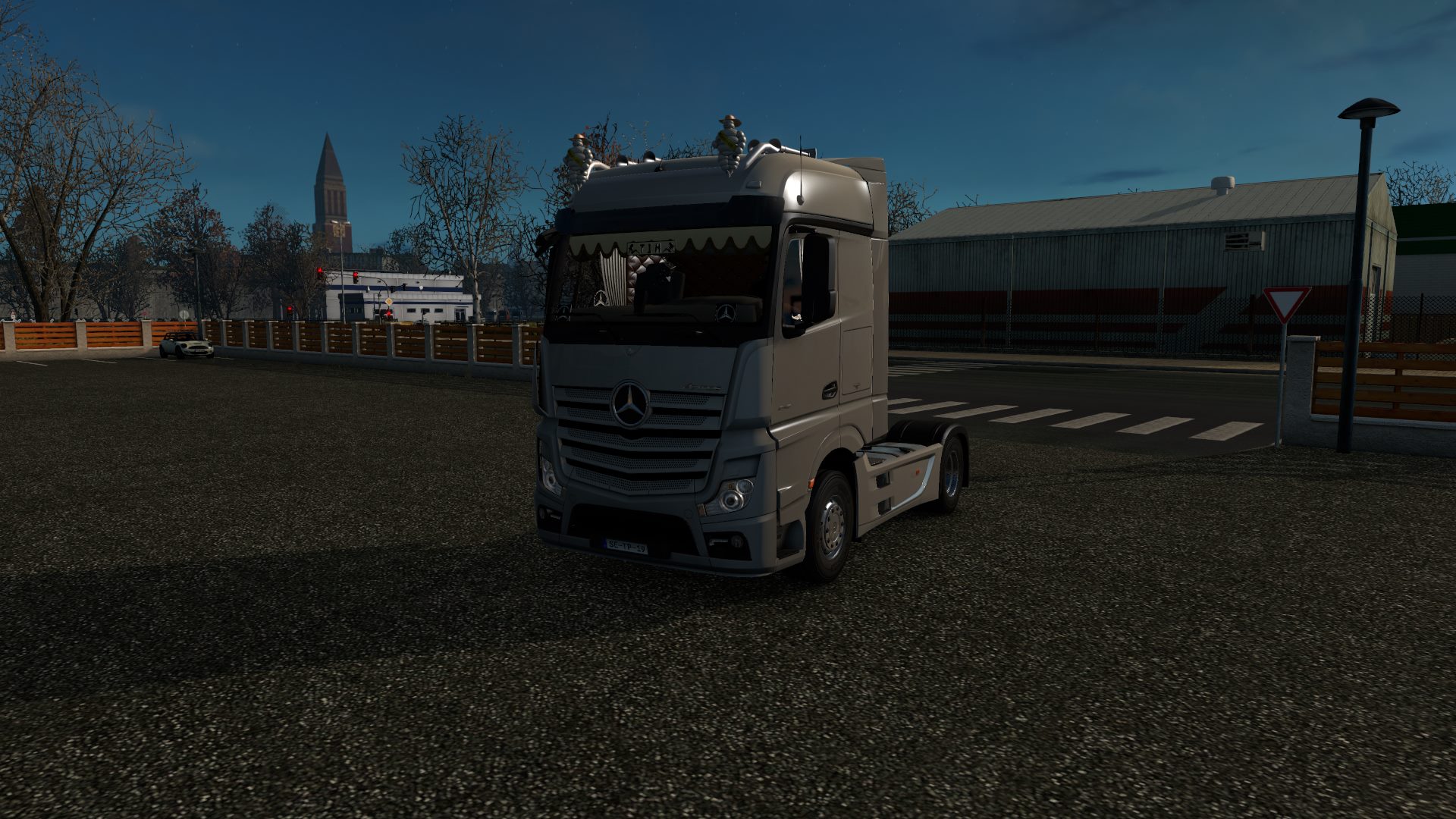 Mercedes-Benz Mp4 - Thumbnail 1