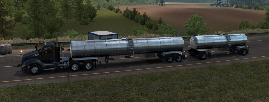 Food Grade Trailer in traffic v1.0 [1.38.x] - Thumbnail 1