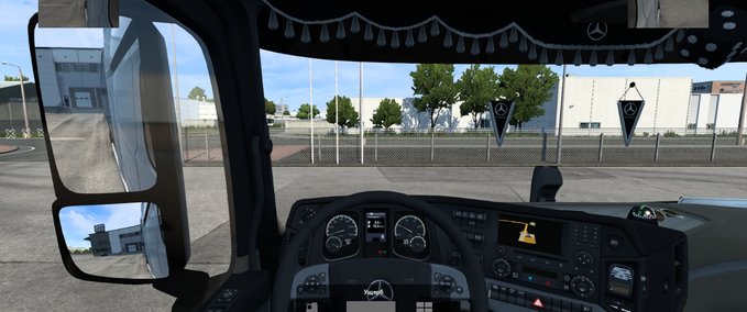 Trucks Compact Navigator and Mirrors (top navigation) 1.41 - 1.42 Eurotruck Simulator mod
